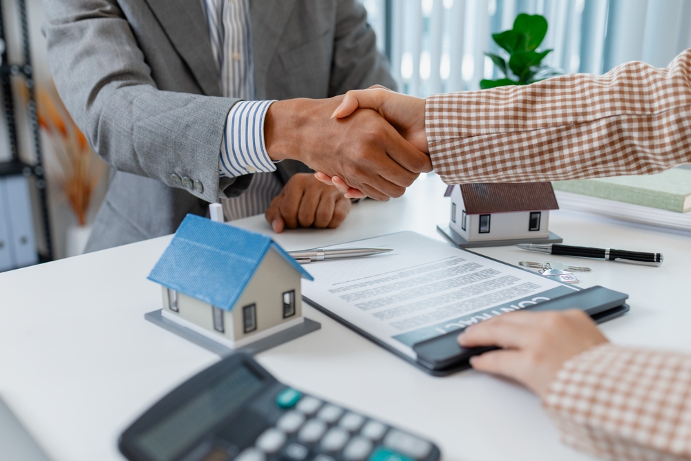 ما هي عقود البيع الابتدائية في العقارات؟